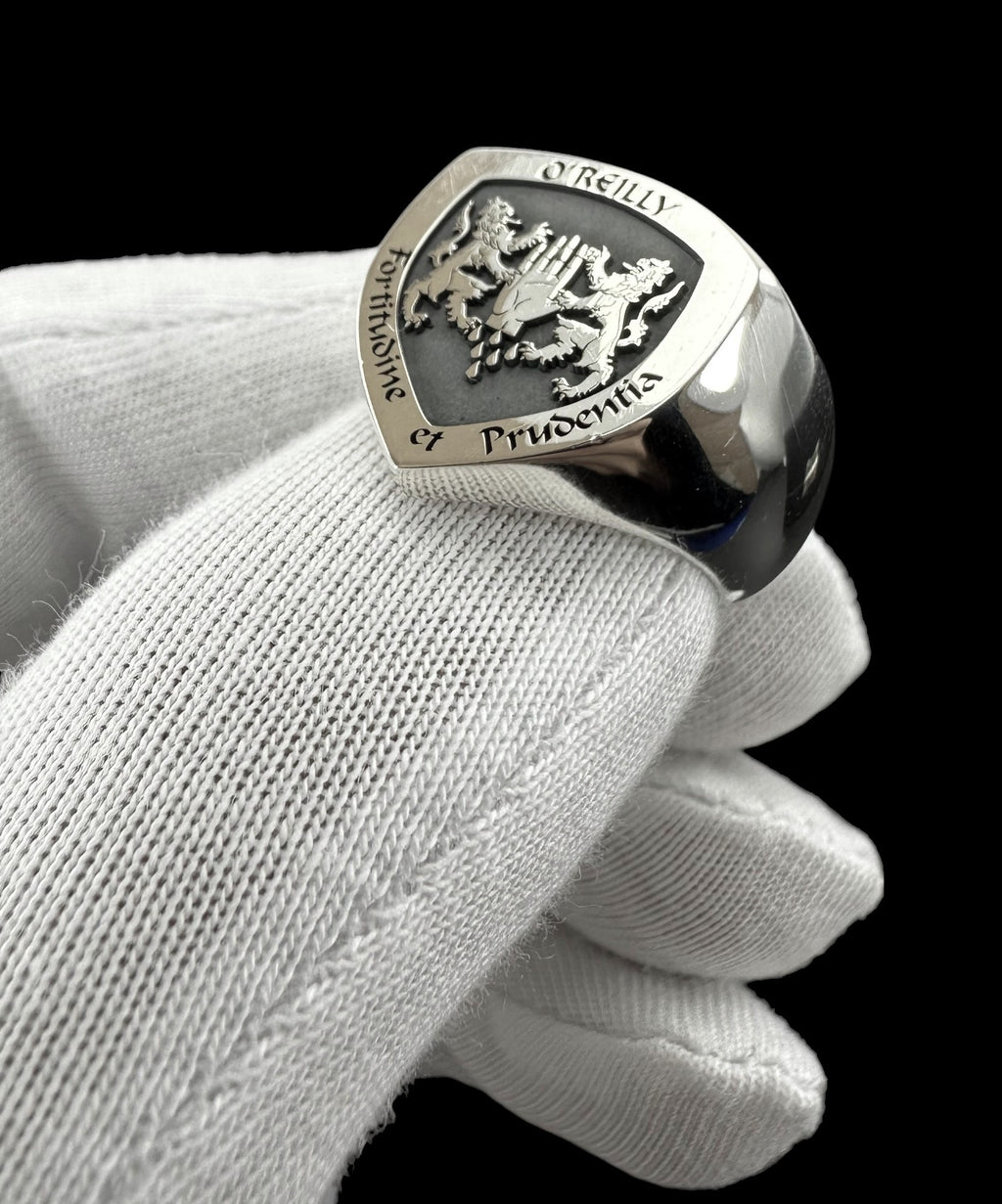 CUSTOM MADE FAMILY CREST RING