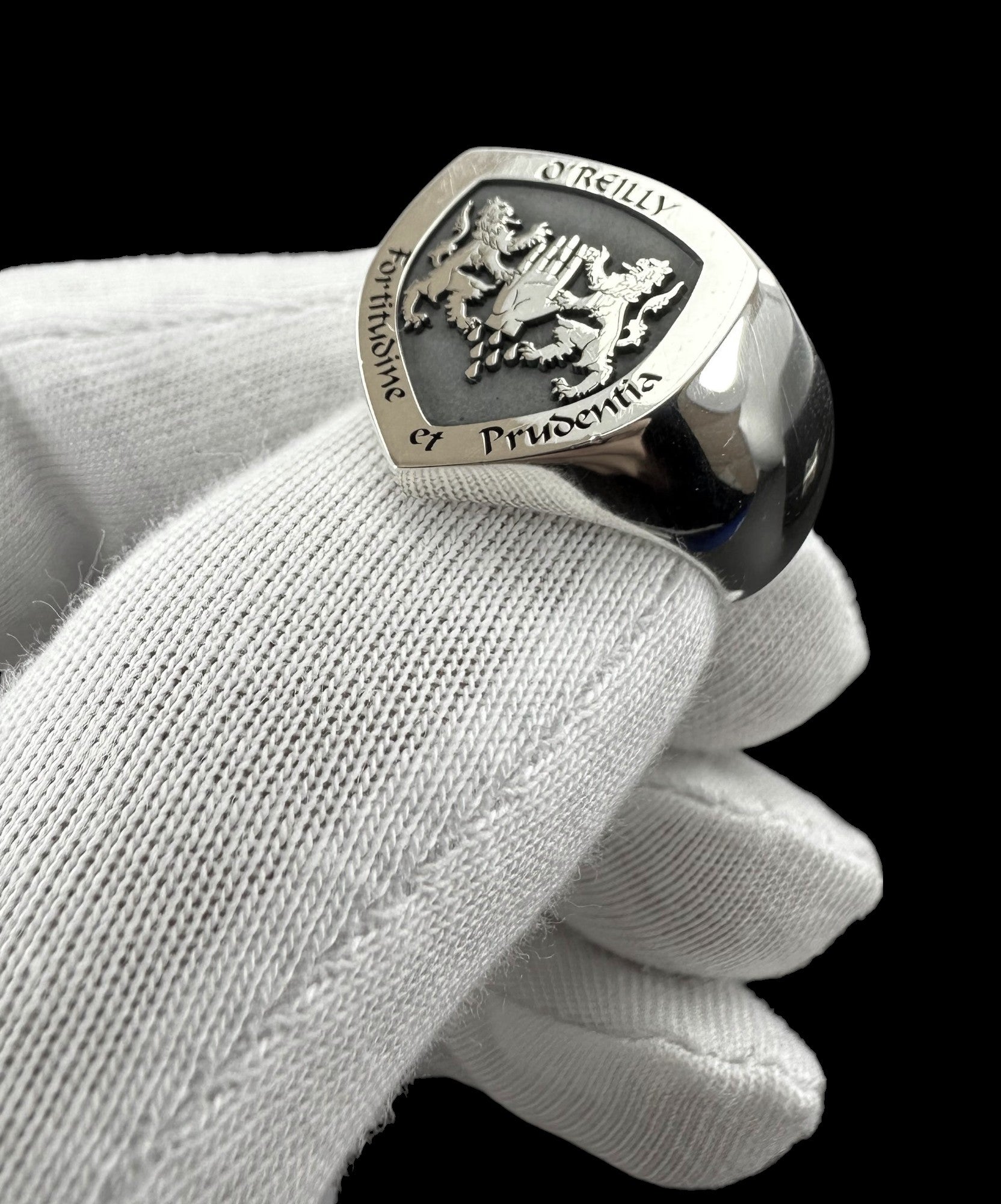 CUSTOM MADE FAMILY CREST RING
