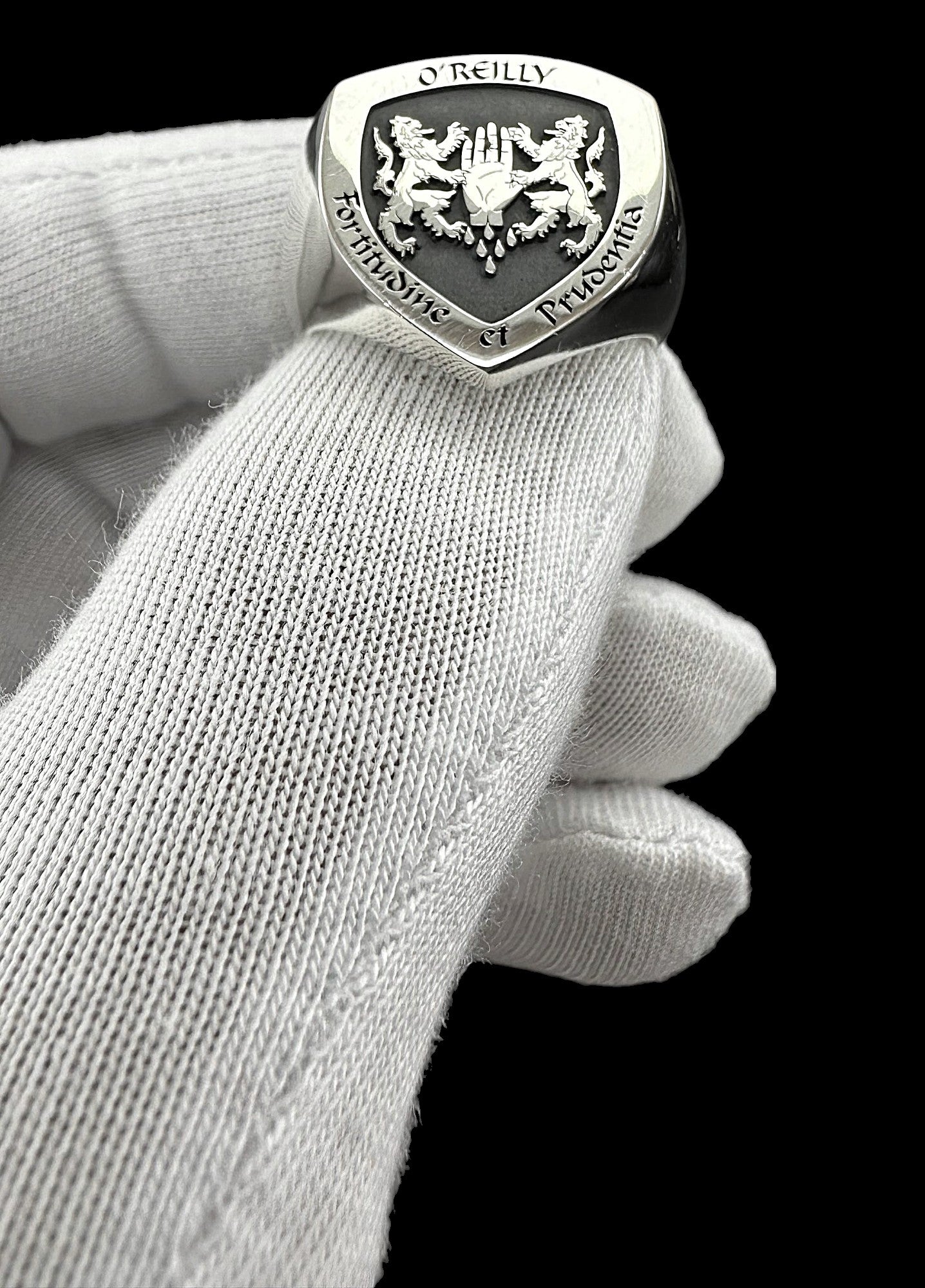 CUSTOM MADE FAMILY CREST RING