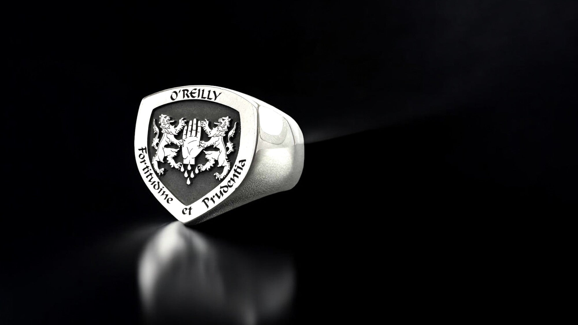 CUSTOM MADE FAMILY CREST RING